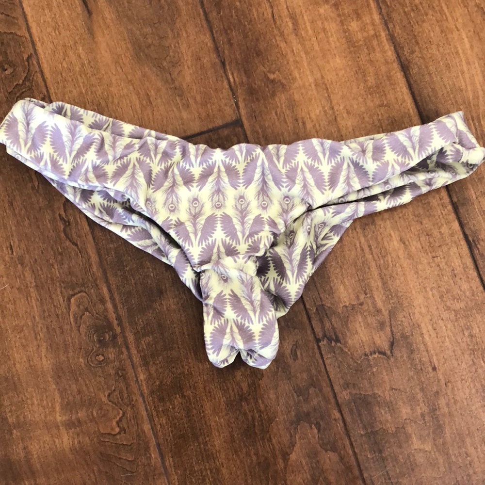 Tori praver Bikini bottom